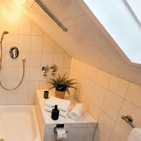 Zentrale Garage 4 Gaeste Stuttgart Glorystay